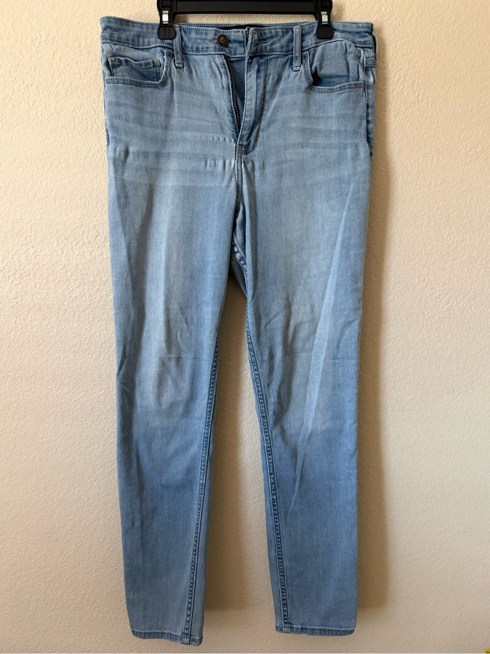 Hollister Women’s Ultra High-Rise Skinny Light Wash Stretch Jeans W30 L30